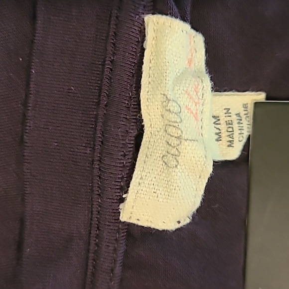 Women's grey v-neck t-shirt size Medium - Picture 7 of 8